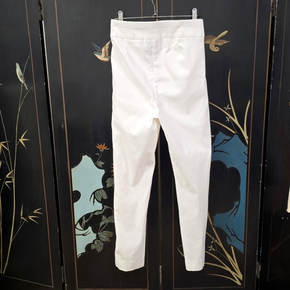 2/$30 Chicos So Slimming Women's White Pull Up Ankle‎ Cropped Pants Size 2.5 - Picture 3 of 10